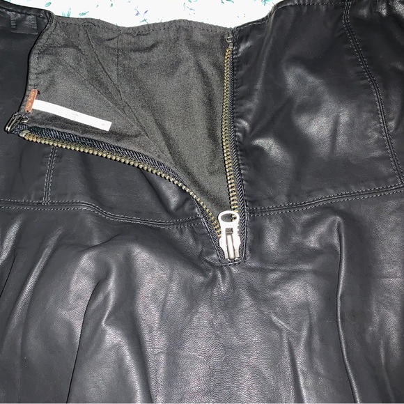 FREE PEOPLE NEW Black Vegan Leather Flare Skirt, Back Zip, Size 8 - Picture 10 of 14